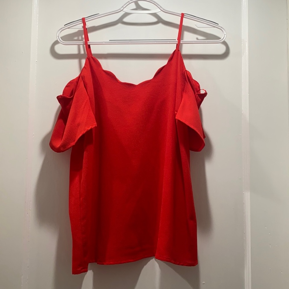 Monteau red top with scallop edge